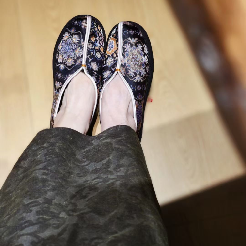 “Imperial Brocade” Thousand-Layer Sole Silk Shoes view 1