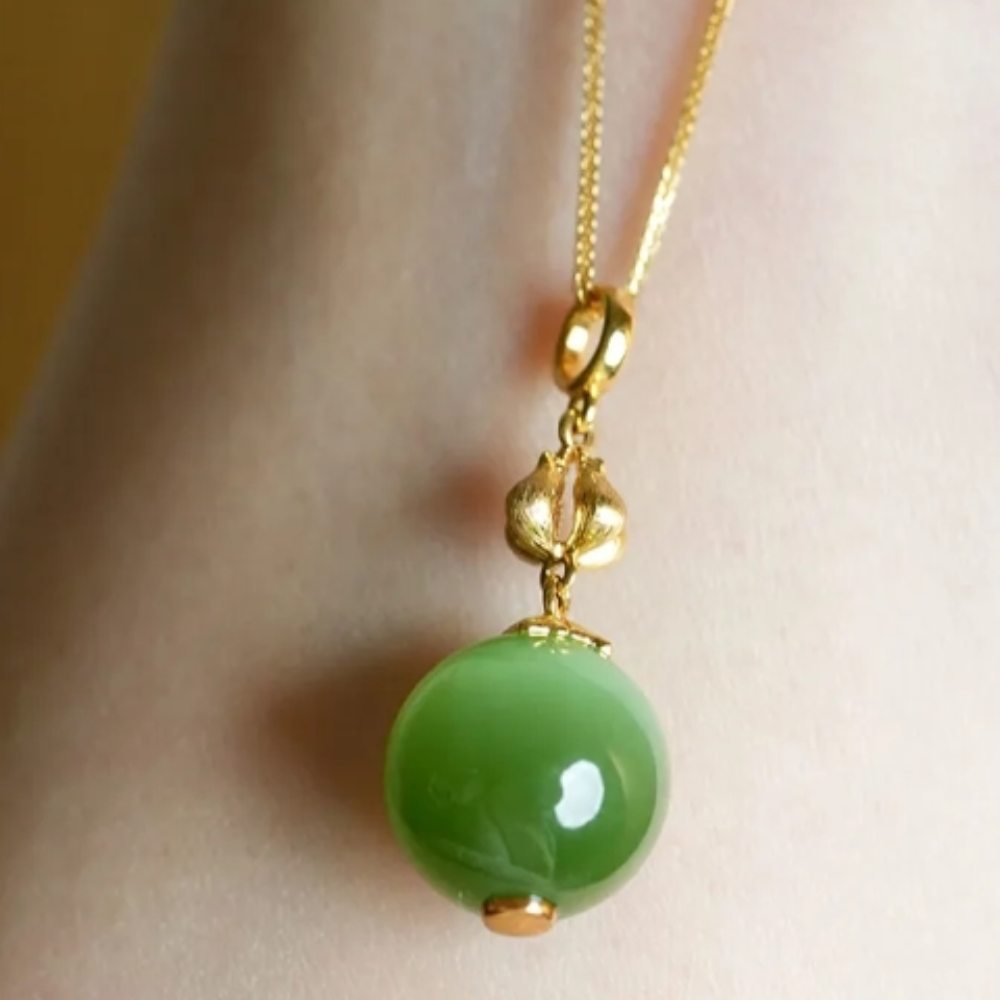 Green Cat’s Eye Nephrite Jade Collarbone Pendant view 2