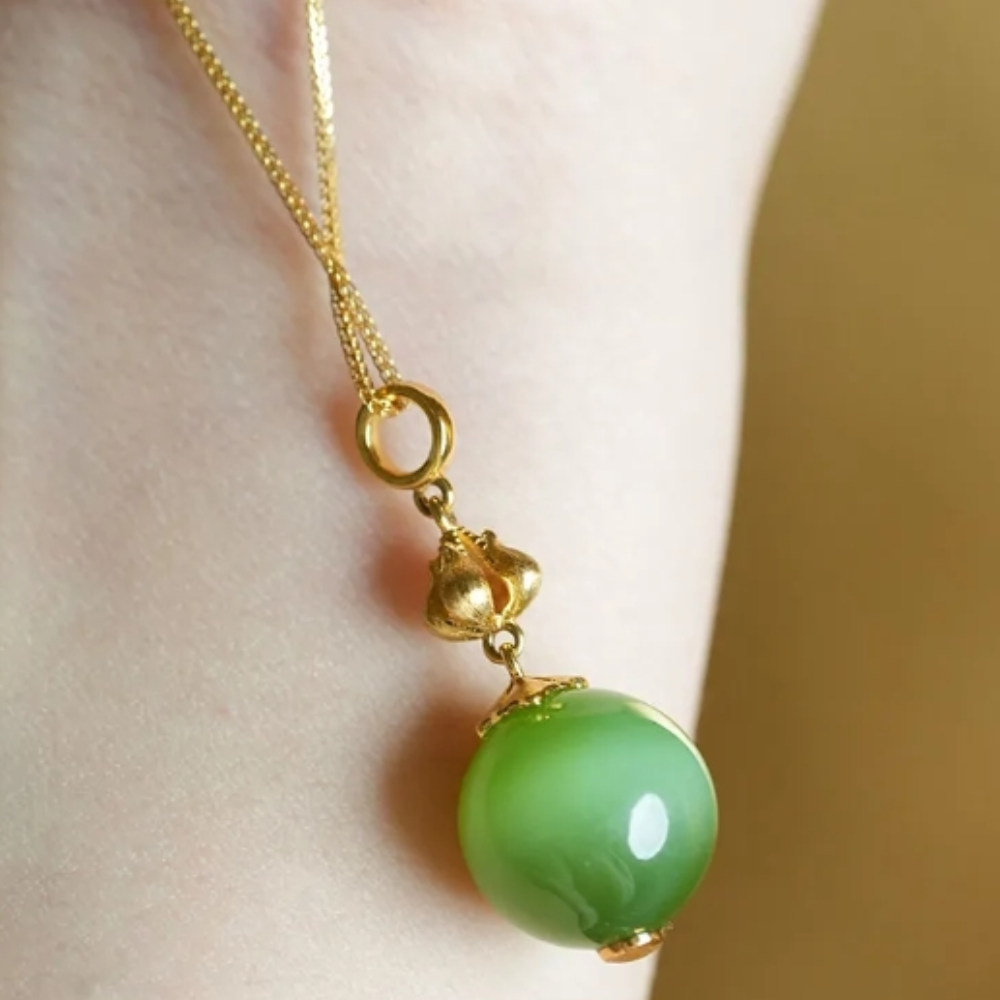 Green Cat’s Eye Nephrite Jade Collarbone Pendant view 3