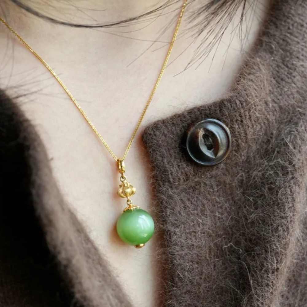 Green Cat’s Eye Nephrite Jade Collarbone Pendant view 4