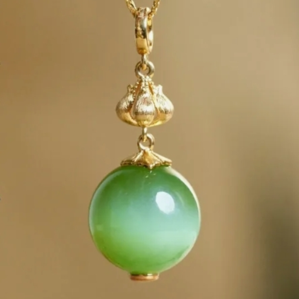Green Cat’s Eye Nephrite Jade Collarbone Pendant