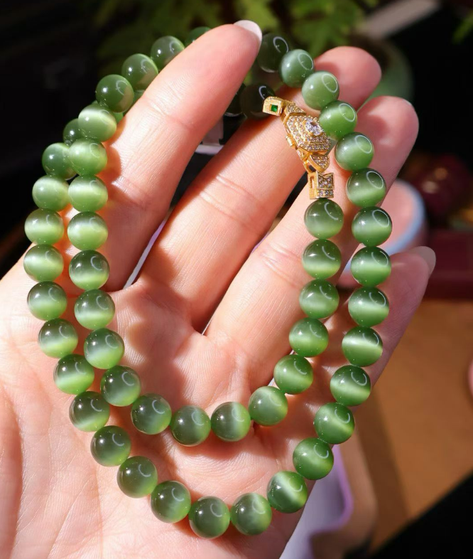 Green Cat's Eye Nephrite Jade Bead Necklace (10mm)
