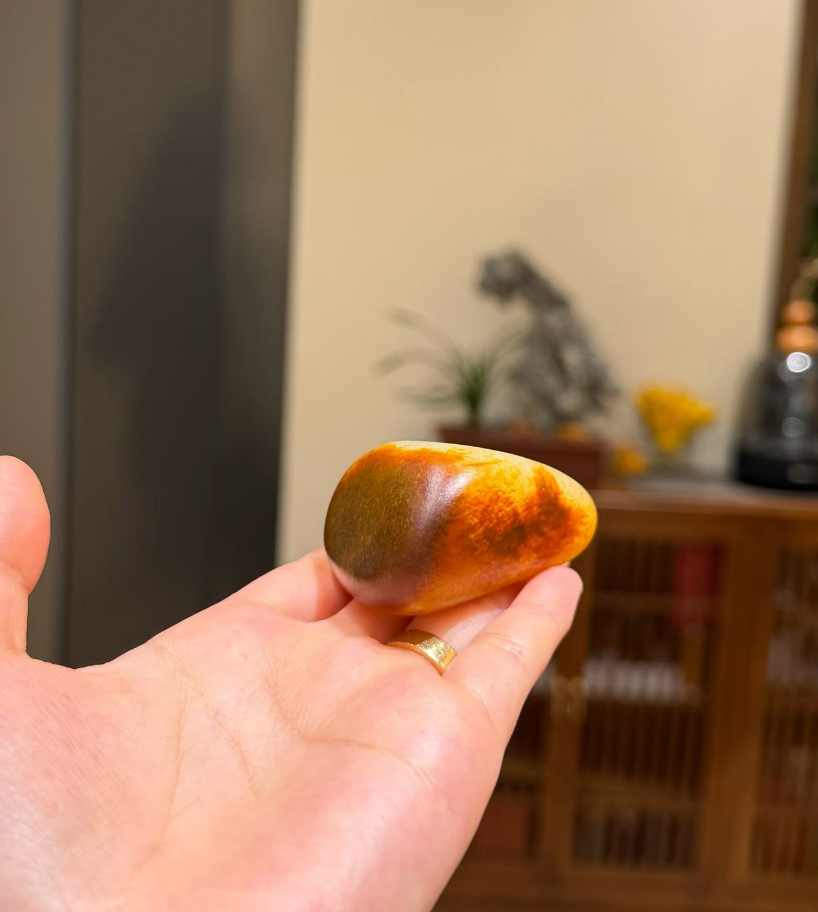 Piedra Solitaria de Colección – Forma de Montaña Natural (98g) view 1