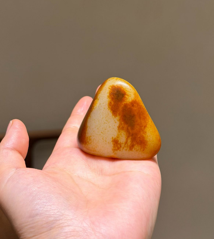 Piedra Solitaria de Colección – Forma de Montaña Natural (98g) view 2