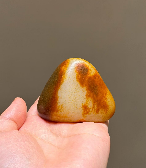 Piedra Solitaria de Colección – Forma de Montaña Natural (98g) view 5