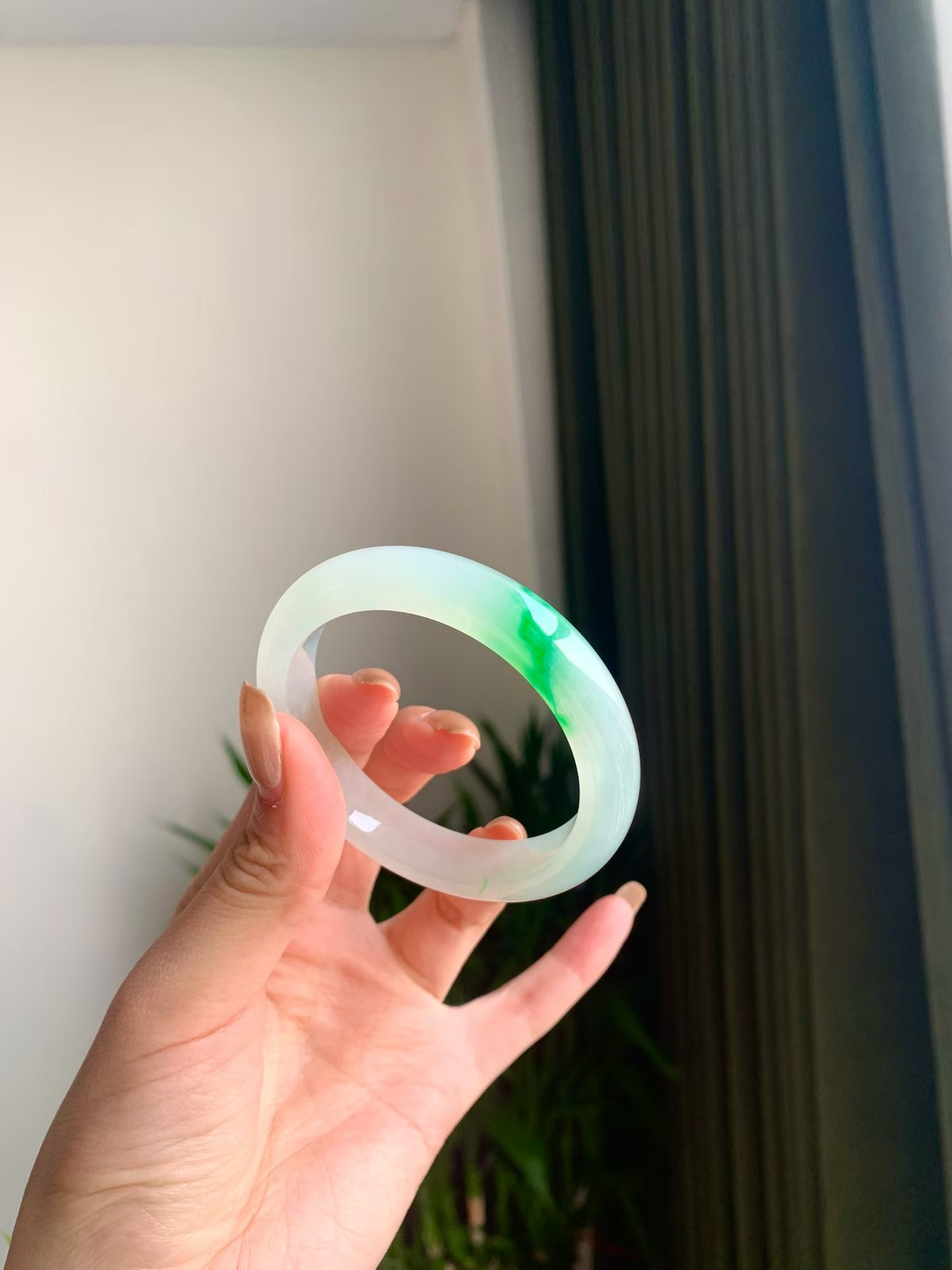 White Base Green Jadeite Bangle (Classic Flat Bangle, 56mm)