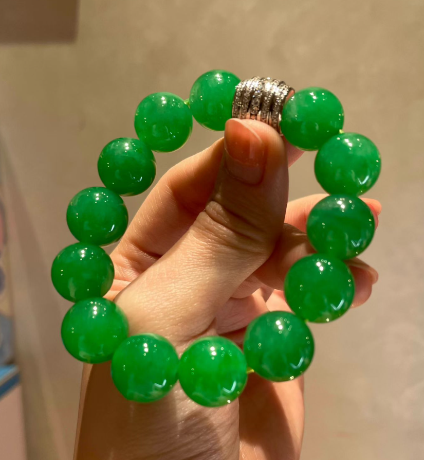 Auction-Grade Yang Green Harmony Bead Bracelet (14mm) view 1