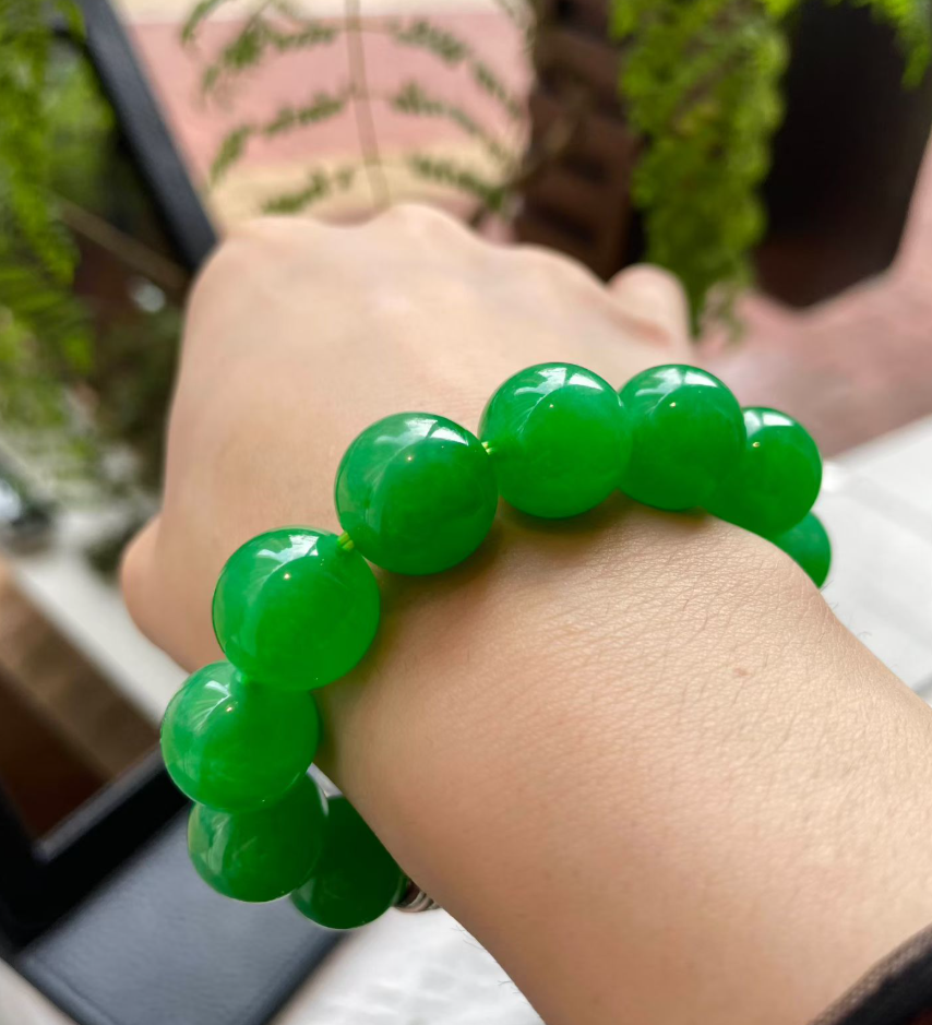 Auction-Grade Yang Green Harmony Bead Bracelet (14mm) view 2