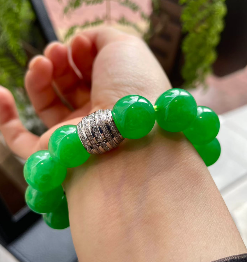 Auction-Grade Yang Green Harmony Bead Bracelet (14mm) view 3