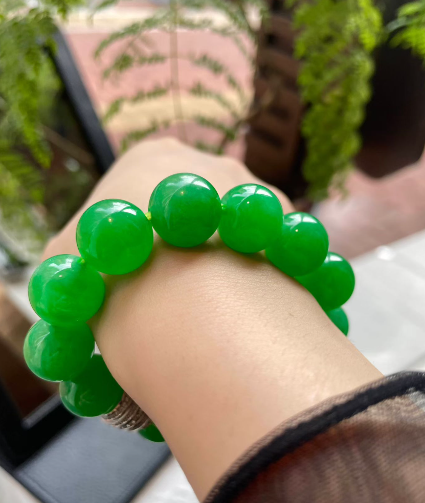 Auction-Grade Yang Green Harmony Bead Bracelet (14mm) view 4