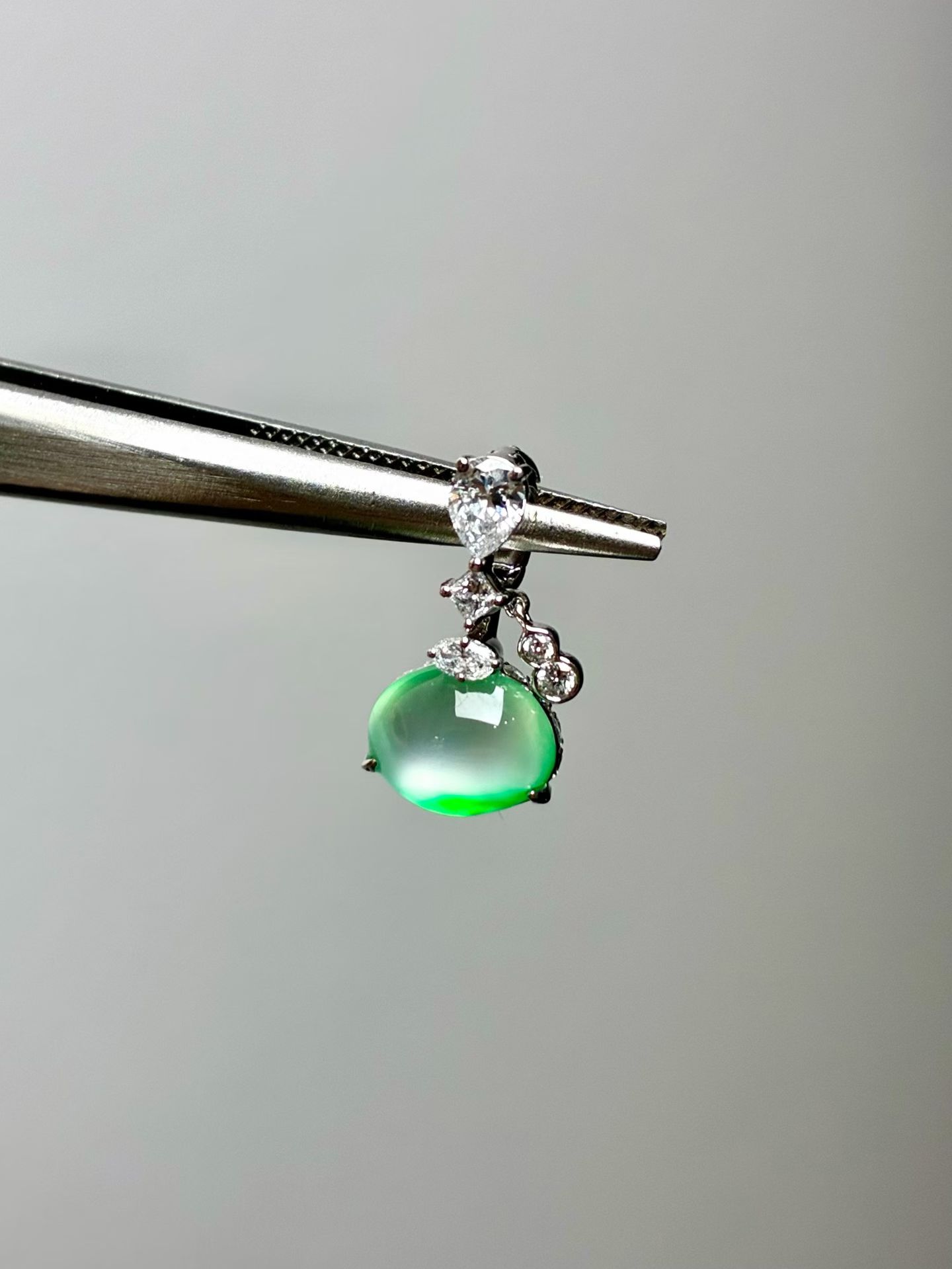 Long Shi Zhong Jadeite Round Cabochon Collarbone Pendant view 5