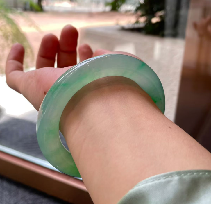 Icy Spicy Green Jadeite Round Bangle (54.6mm) view 3