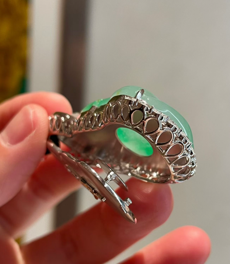 Floating Yang Green Jadeite Guanyin Pendant view 4