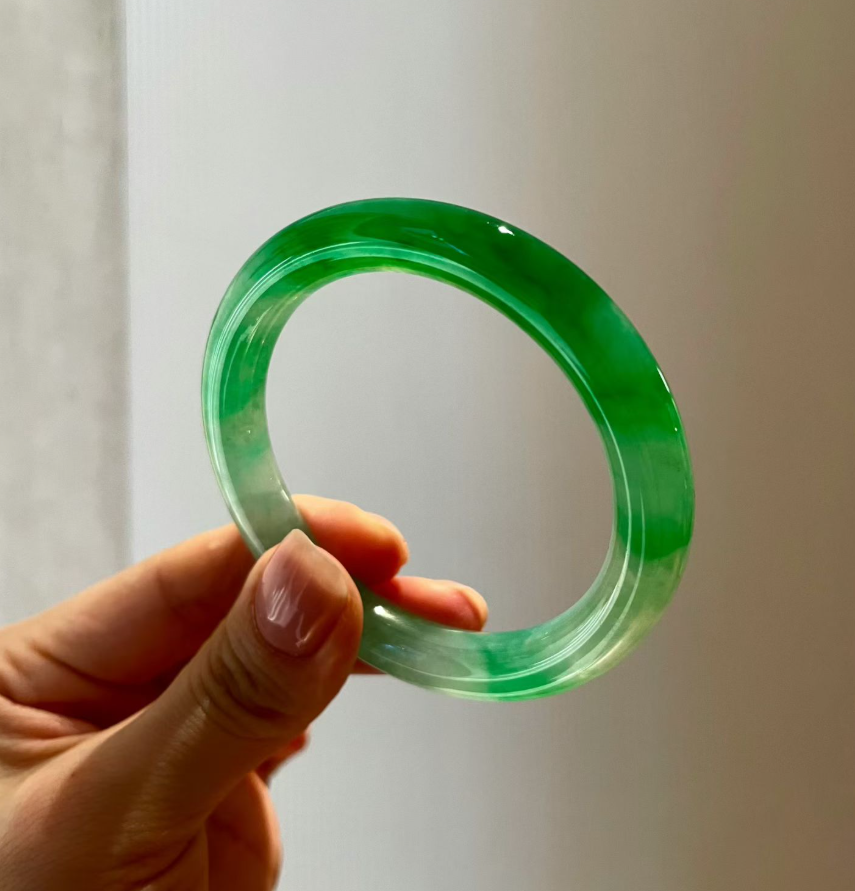 Glassy Green Jadeite Round Bangle (49.5mm) view 1