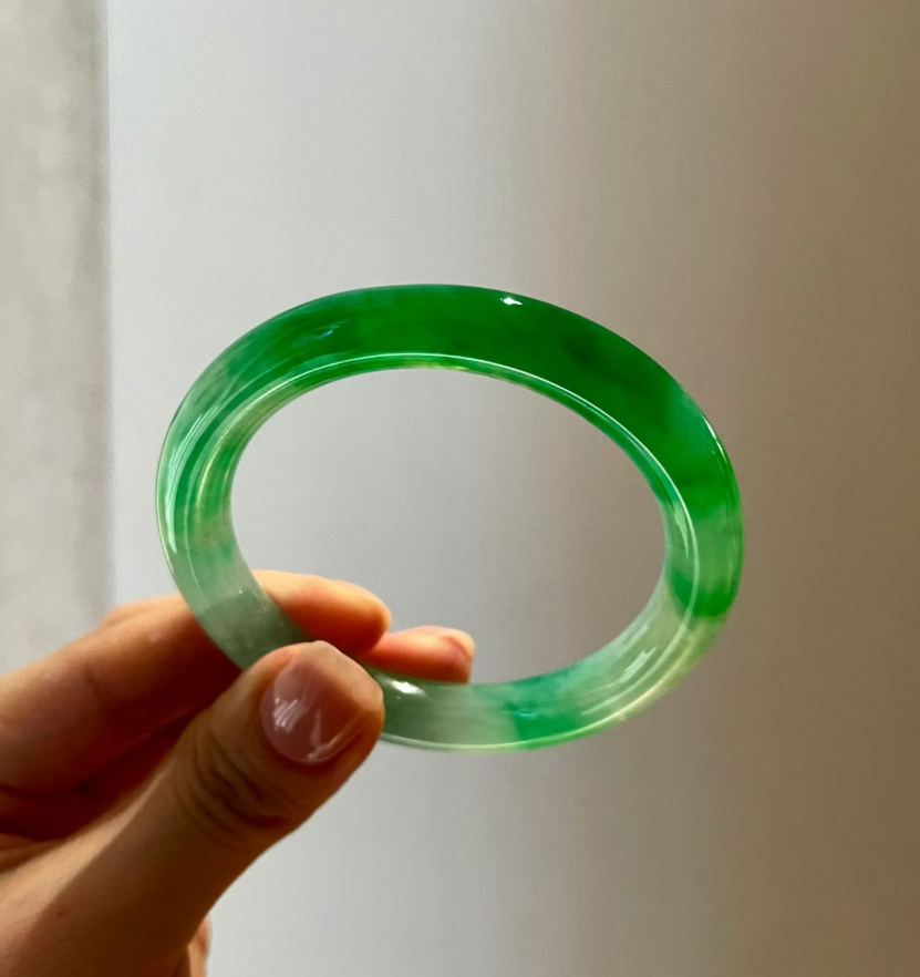 Glassy Green Jadeite Round Bangle (49.5mm) view 2