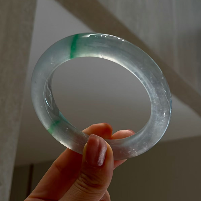 Glassy Floating Yang Green Jadeite Round Bangle (53.8mm) view 1