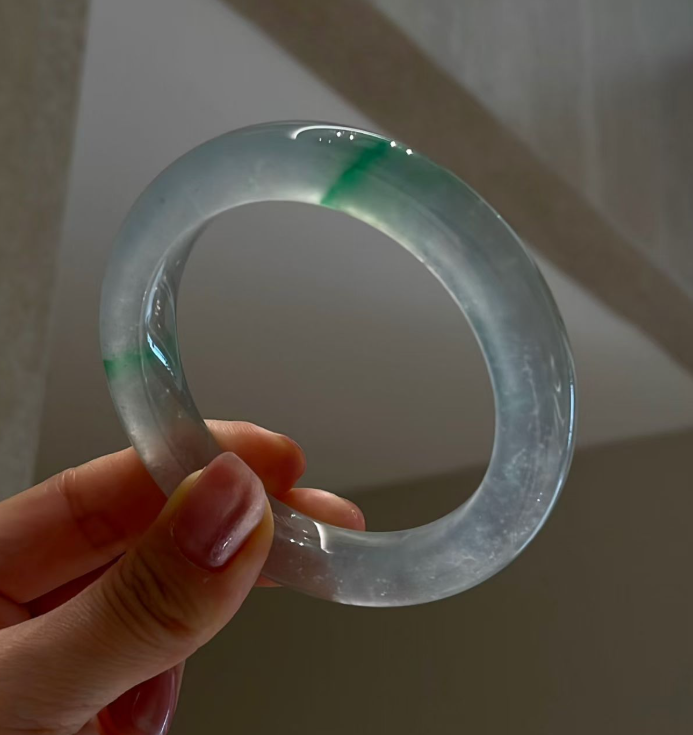 Glassy Floating Yang Green Jadeite Round Bangle (53.8mm) view 2