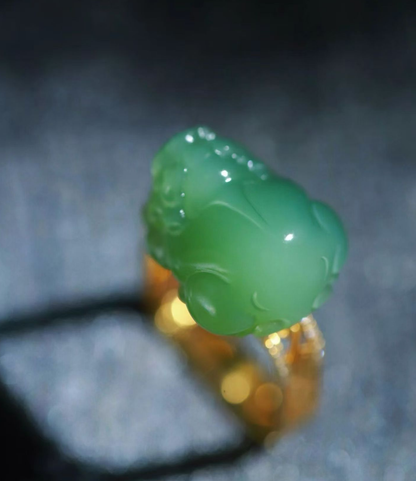 Pink-Green Nephrite Jade Pixiu (貔貅) Ring view 1