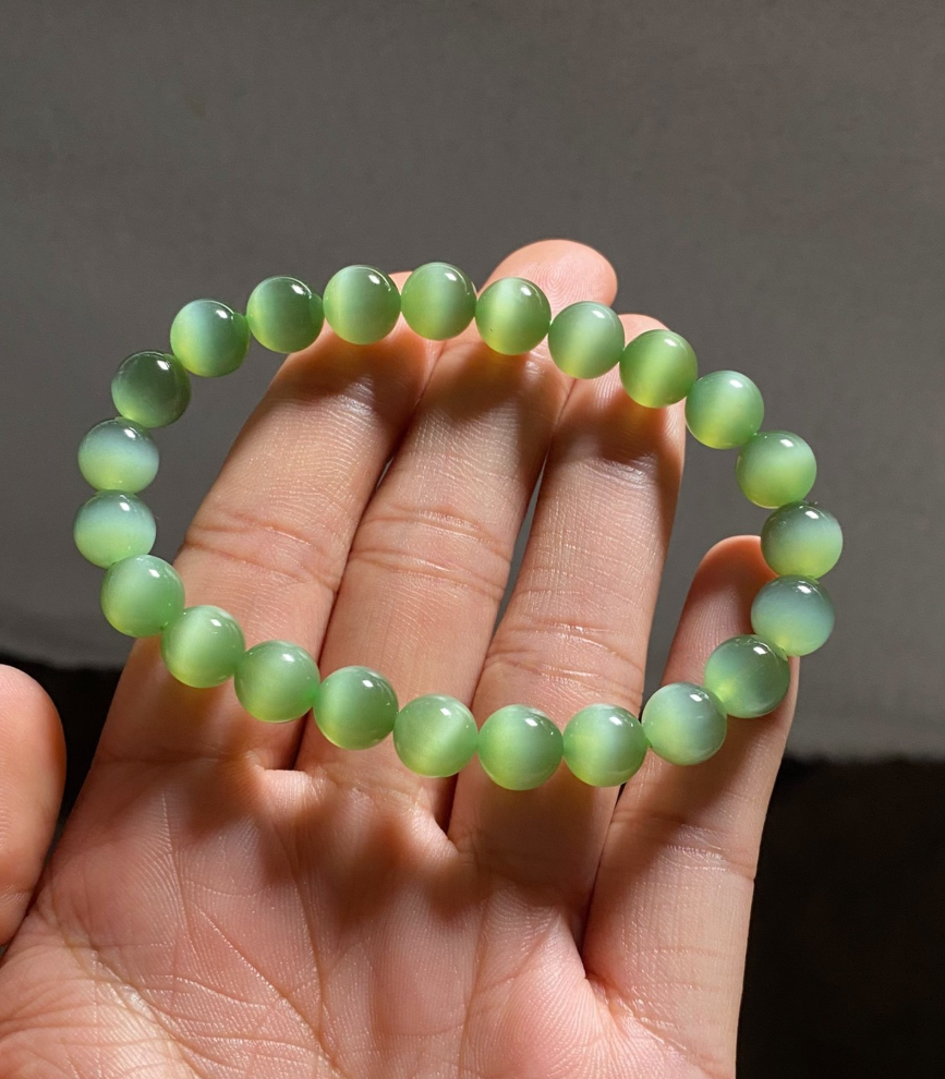 Fenqing Cat's Eye Nephrite Jade Bead Bracelet (7mm) view 1