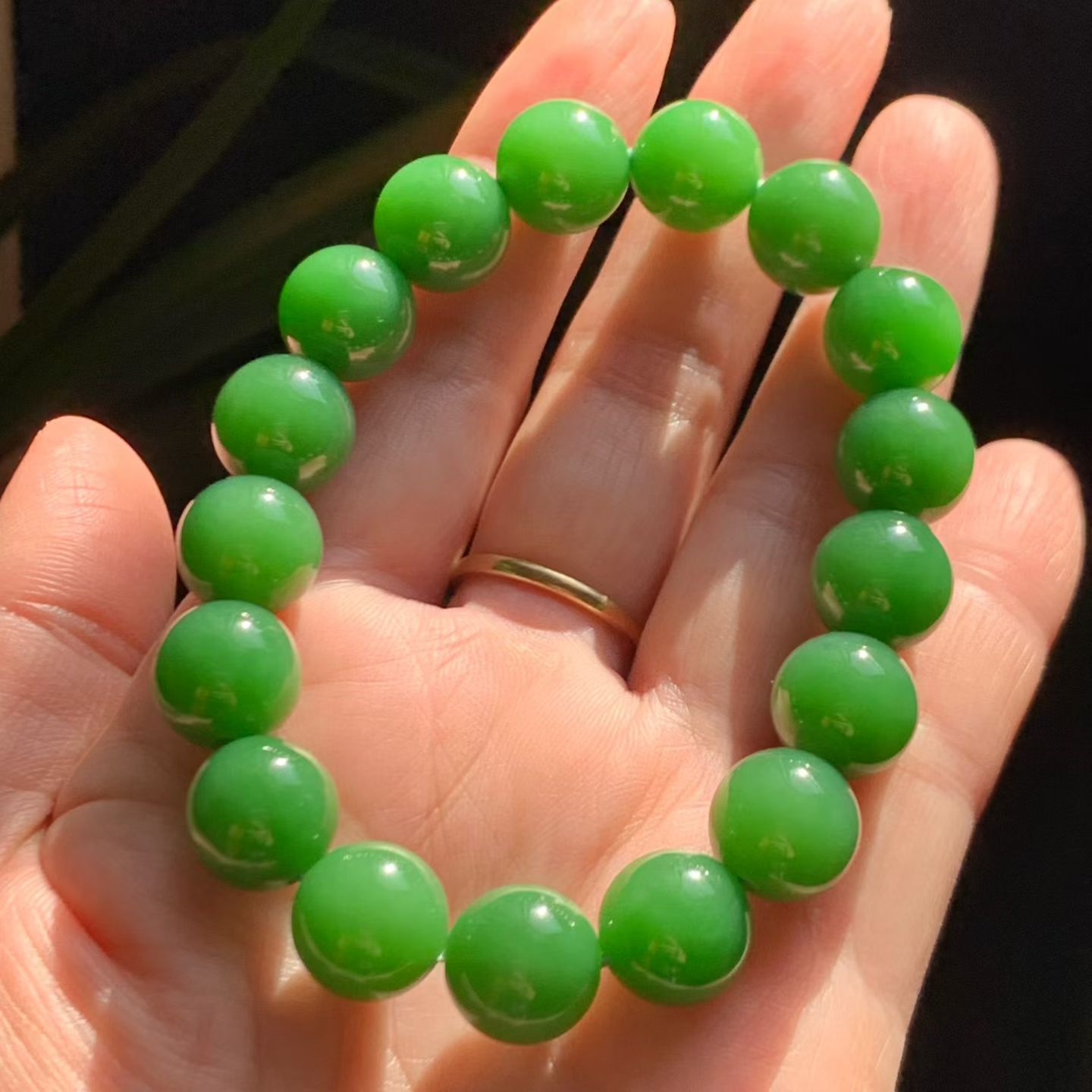 Yang Green Meaty-Base Nephrite Jade Bead Bracelet (12mm)
