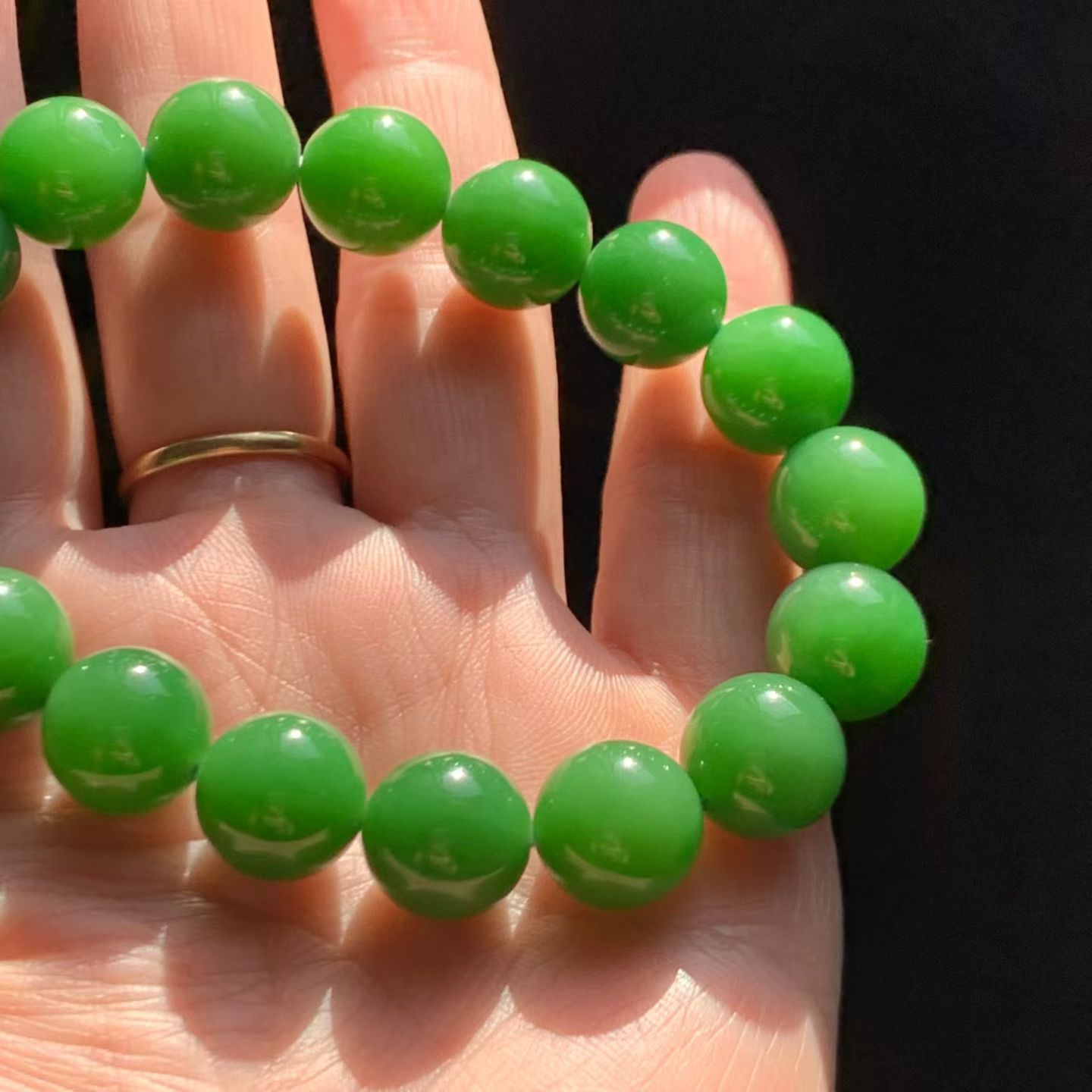 Yang Green Meaty-Base Nephrite Jade Bead Bracelet (12mm) view 7