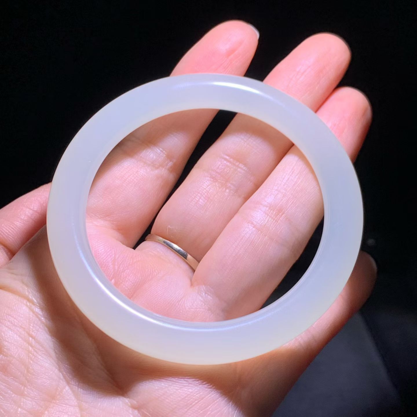 Qinghai White Nephrite Round Bangle (54mm)