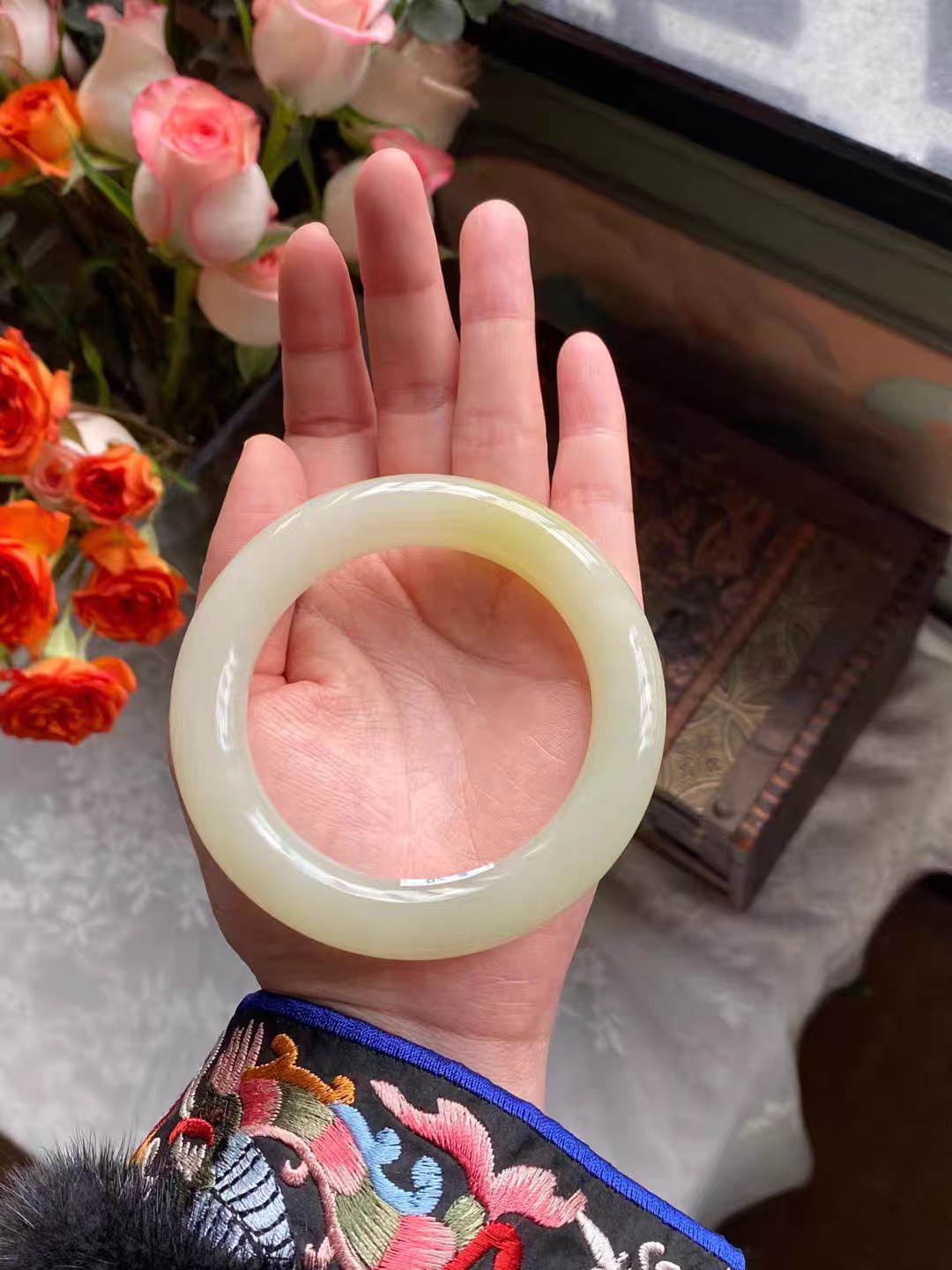Xinjiang Ruoqiang Huangkou Nephrite Round Bangle (59mm)