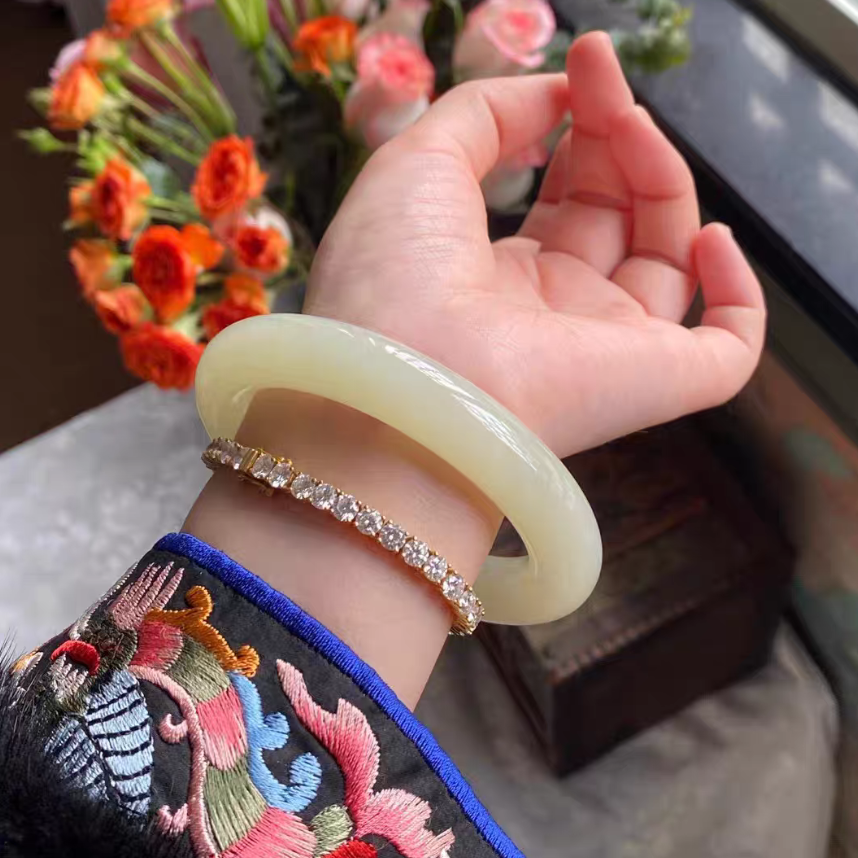 Xinjiang Ruoqiang Huangkou Nephrite Round Bangle (59mm) view 2
