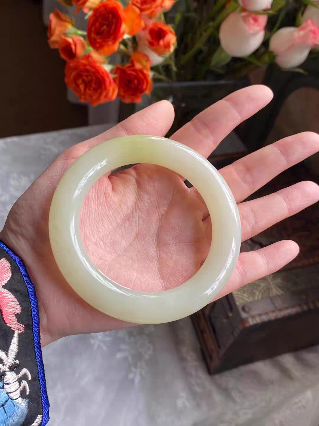 Xinjiang Ruoqiang Huangkou Nephrite Round Bangle (59mm) view 6