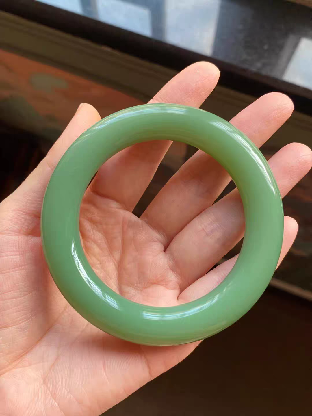 Russian Rosy Green Nephrite Round Bangle (55mm)