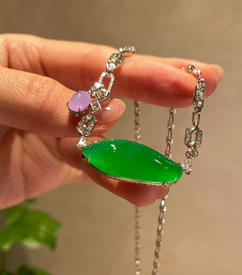 Icy Vivid Green Jadeite Fortune Gourd (Fugua) Collarbone Necklace Set