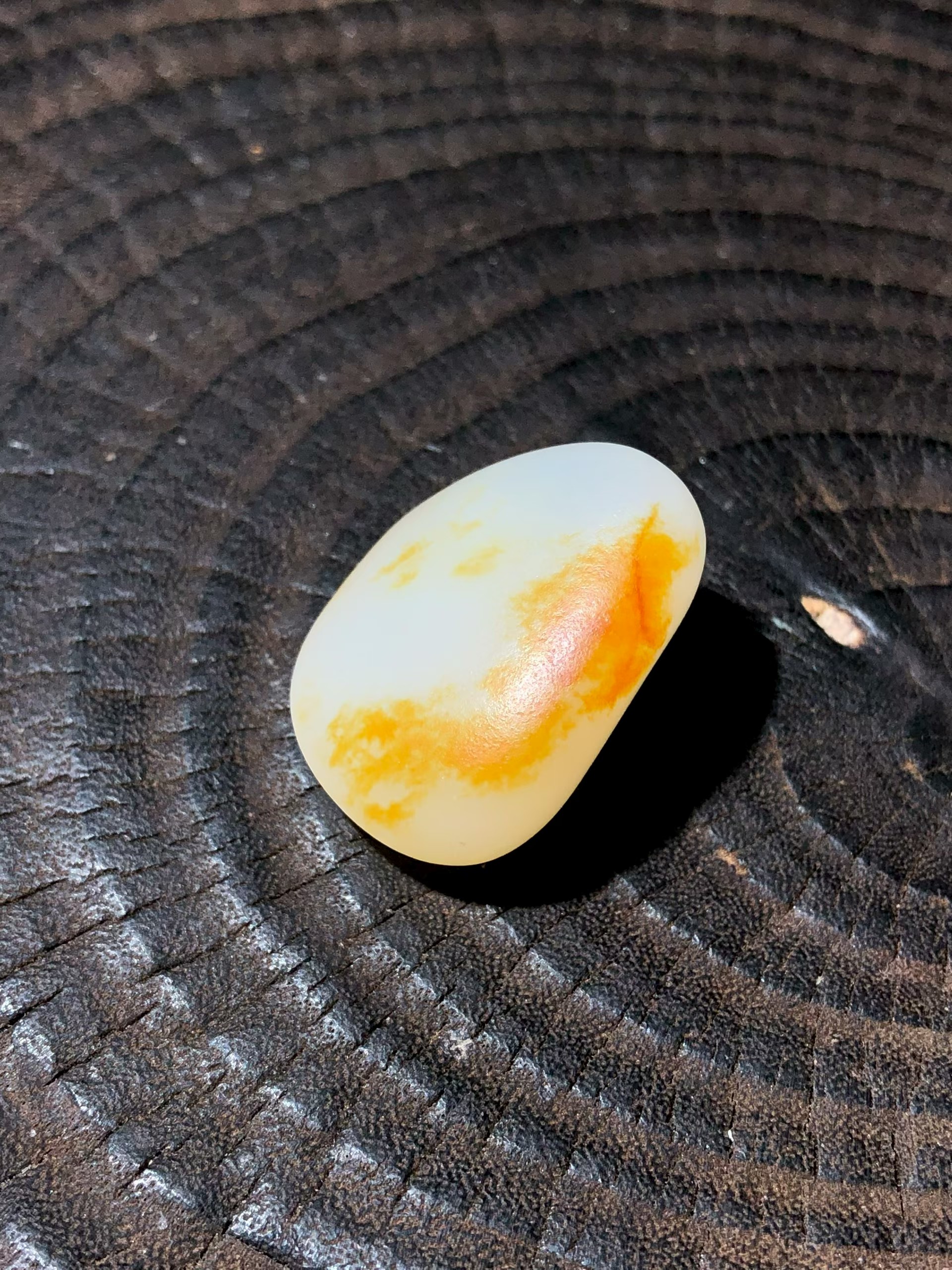 Collector's Lonely Stone – Creamy White & Golden Yellow (4.5g)