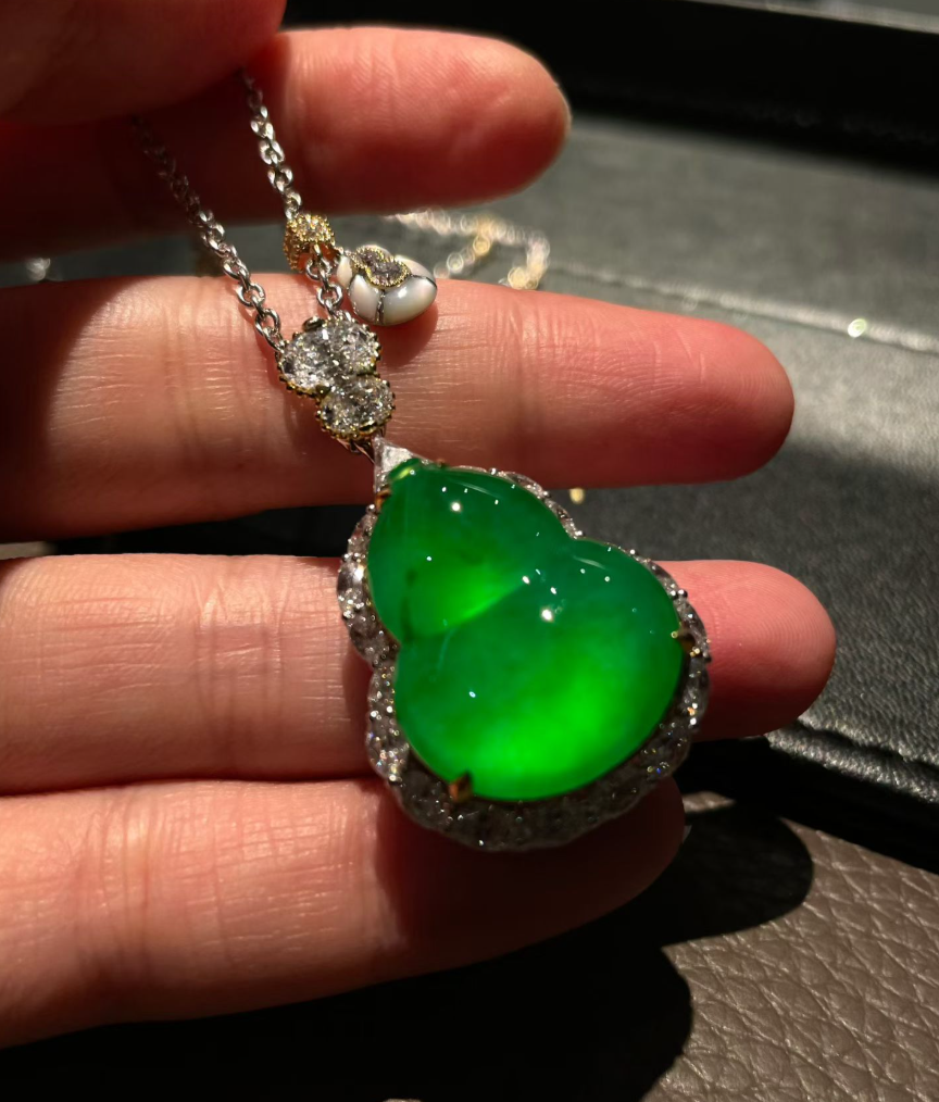 Vivid Green Jadeite Double Gourd (Hulu) Pendant