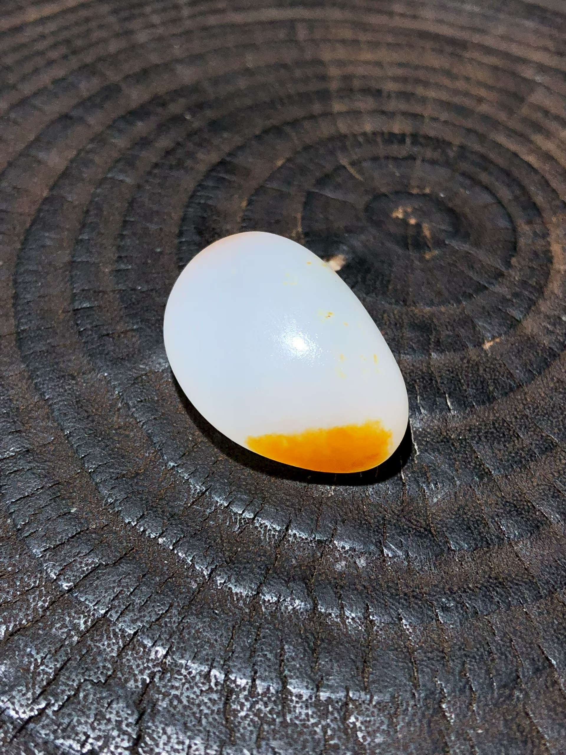 Collector's Lonely Stone – Mutton Fat White Orange Skin (7.3g)