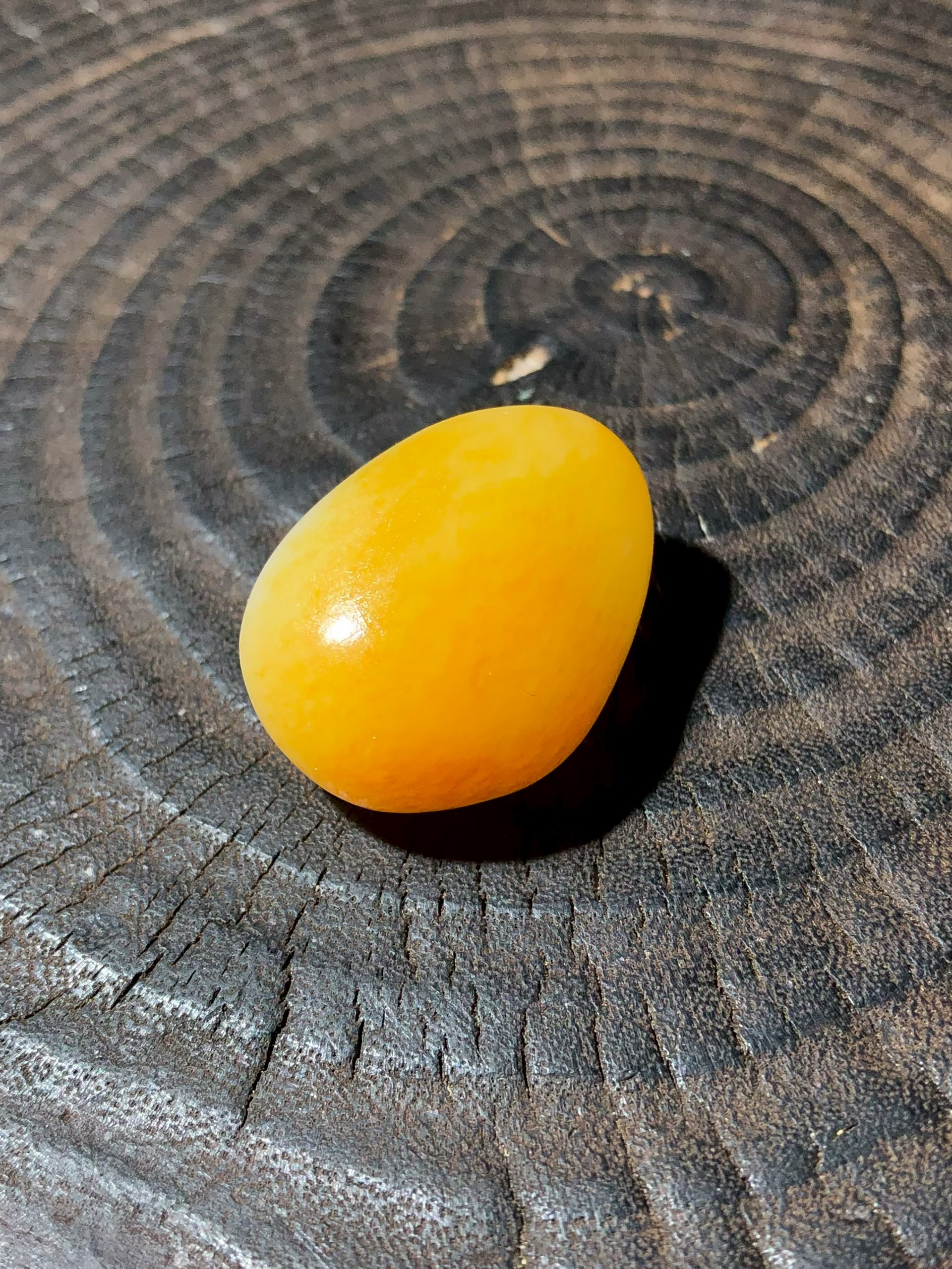 Collector's Lonely Stone – Creamy White & Golden Yellow (12g)