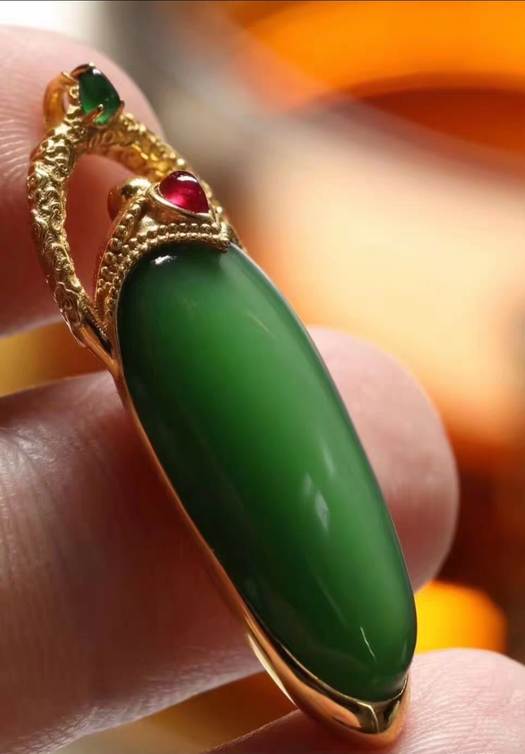 Hochschmuck - Reichgrüner Russischer Nephrit-Anhänger