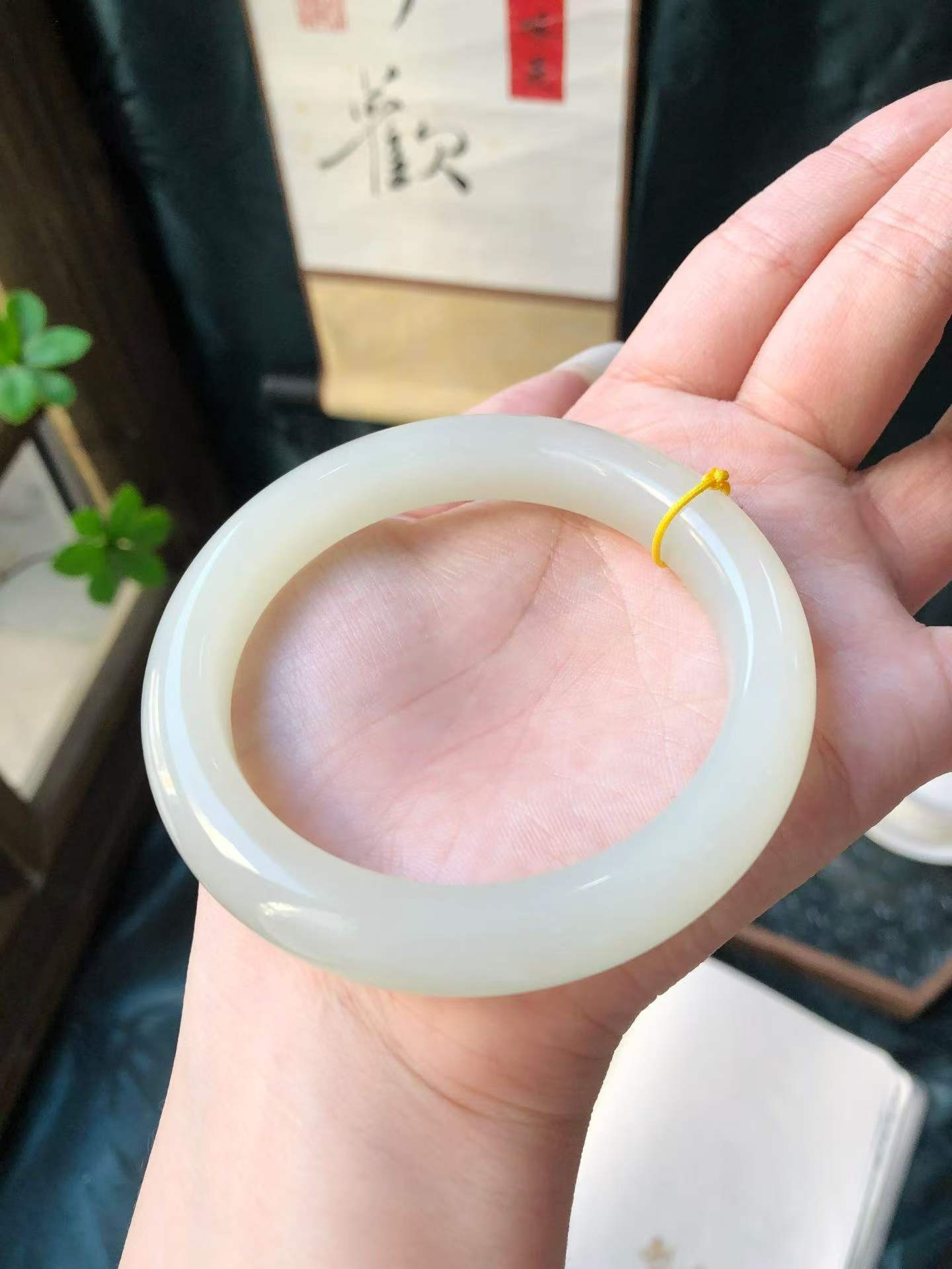 칭하이 화이트 네프라이트 평팔찌 (57mm)